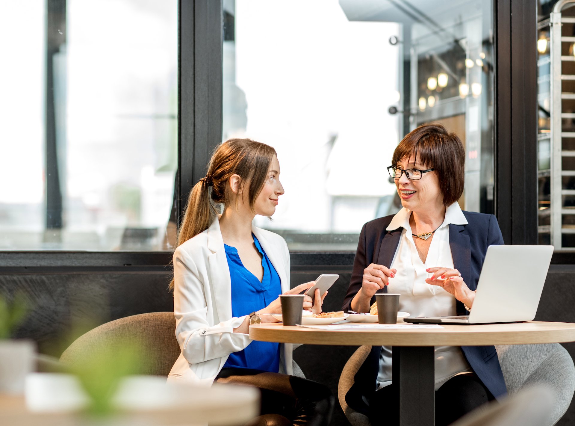 agent educating customer at table